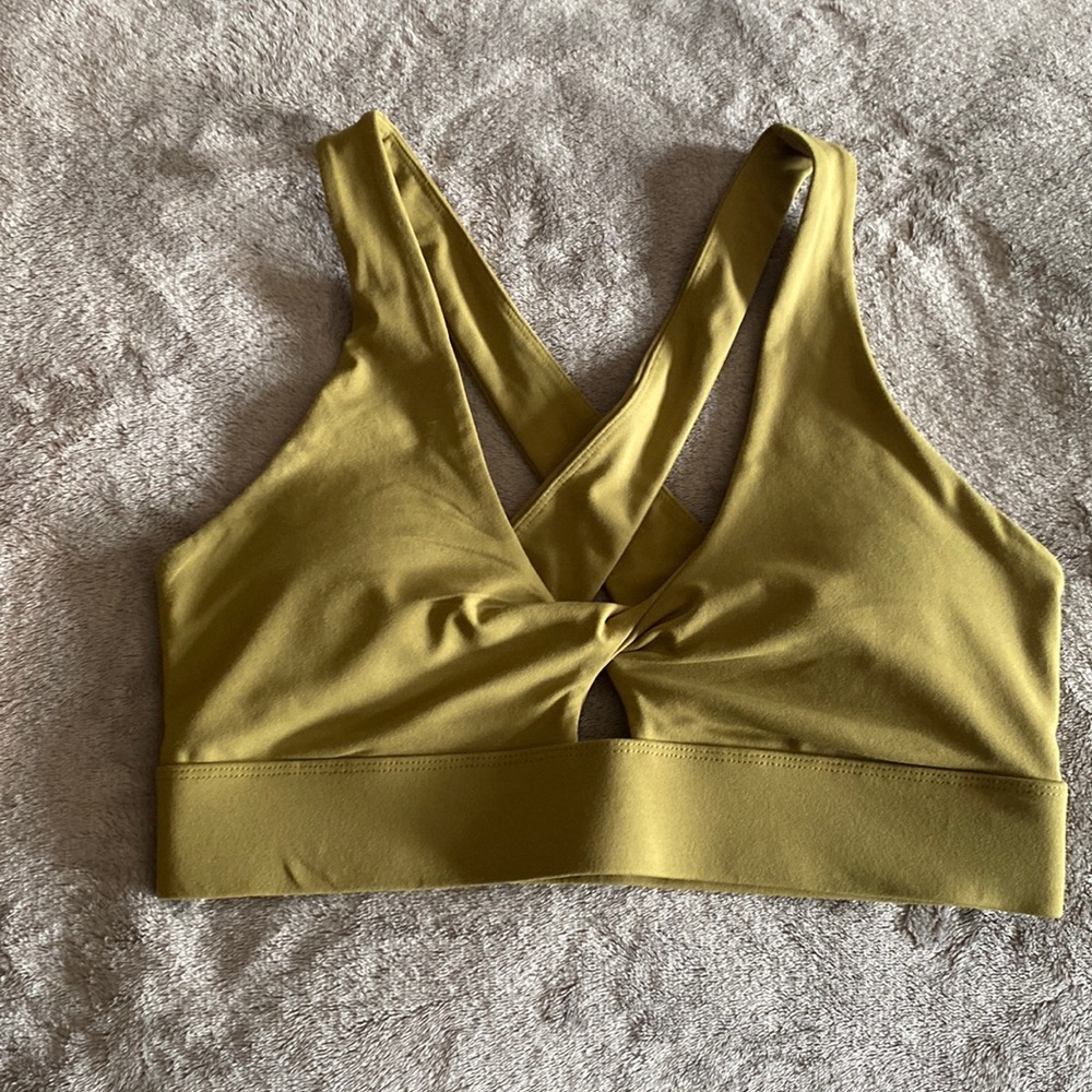 Fabletics twist front sports bra